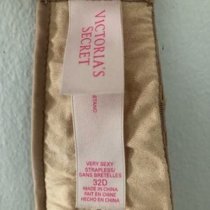 Victoria’s Secret Very Sexy Strapless bra 32D